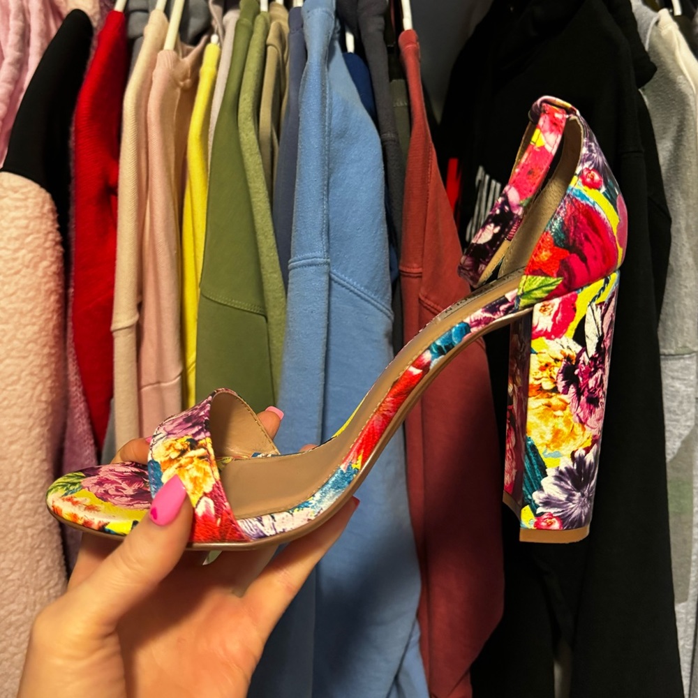 Steve Madden floral heel - gently used